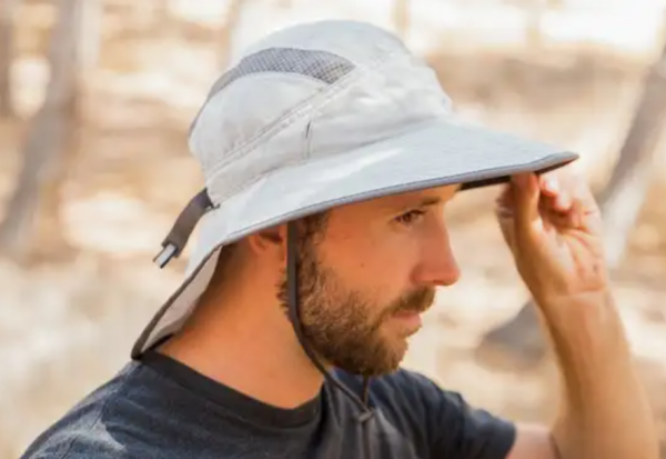 Topi Hiking dengan Tali Pengikat